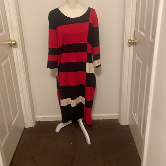 Simply beautiful new tag attached sweater dress - Picture 4 of 15